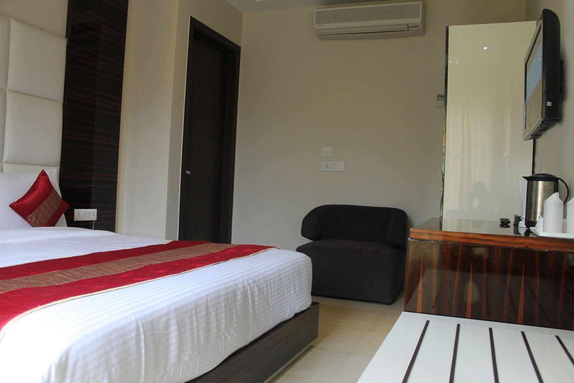 Hotel Gulnar New Delhi Luaran gambar