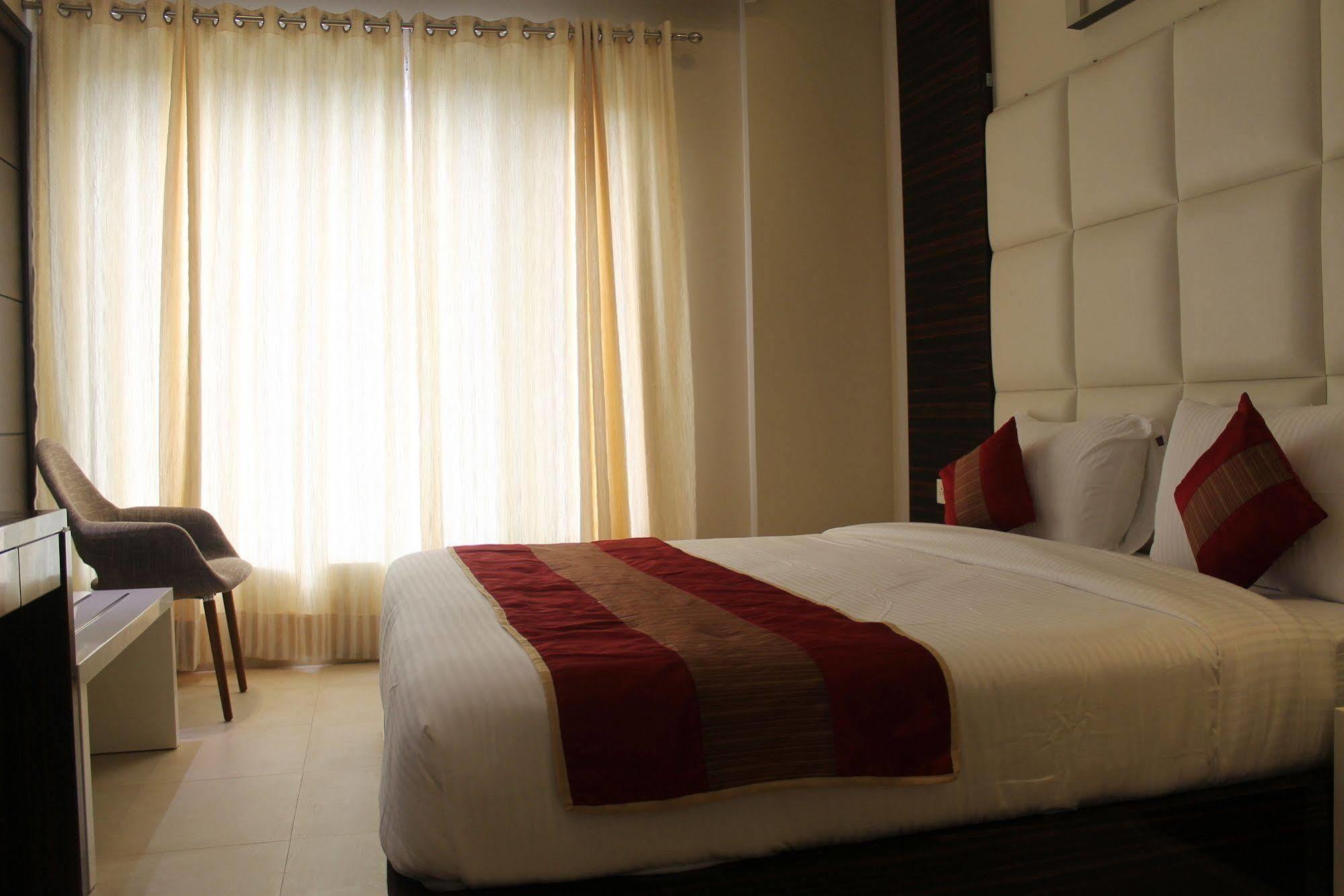 Hotel Gulnar New Delhi Bilik gambar