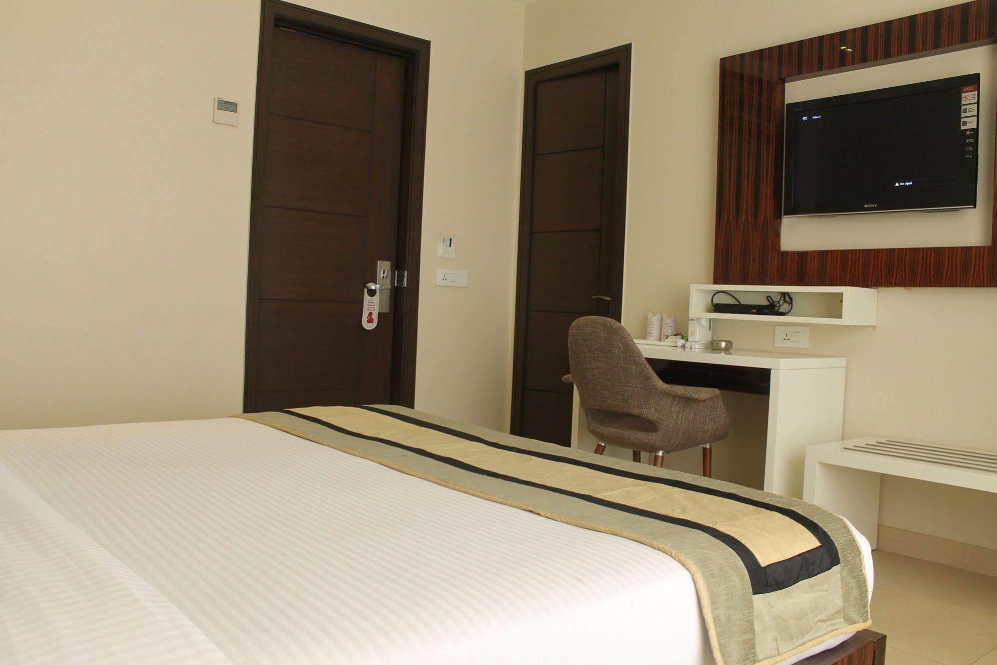 Hotel Gulnar New Delhi Luaran gambar