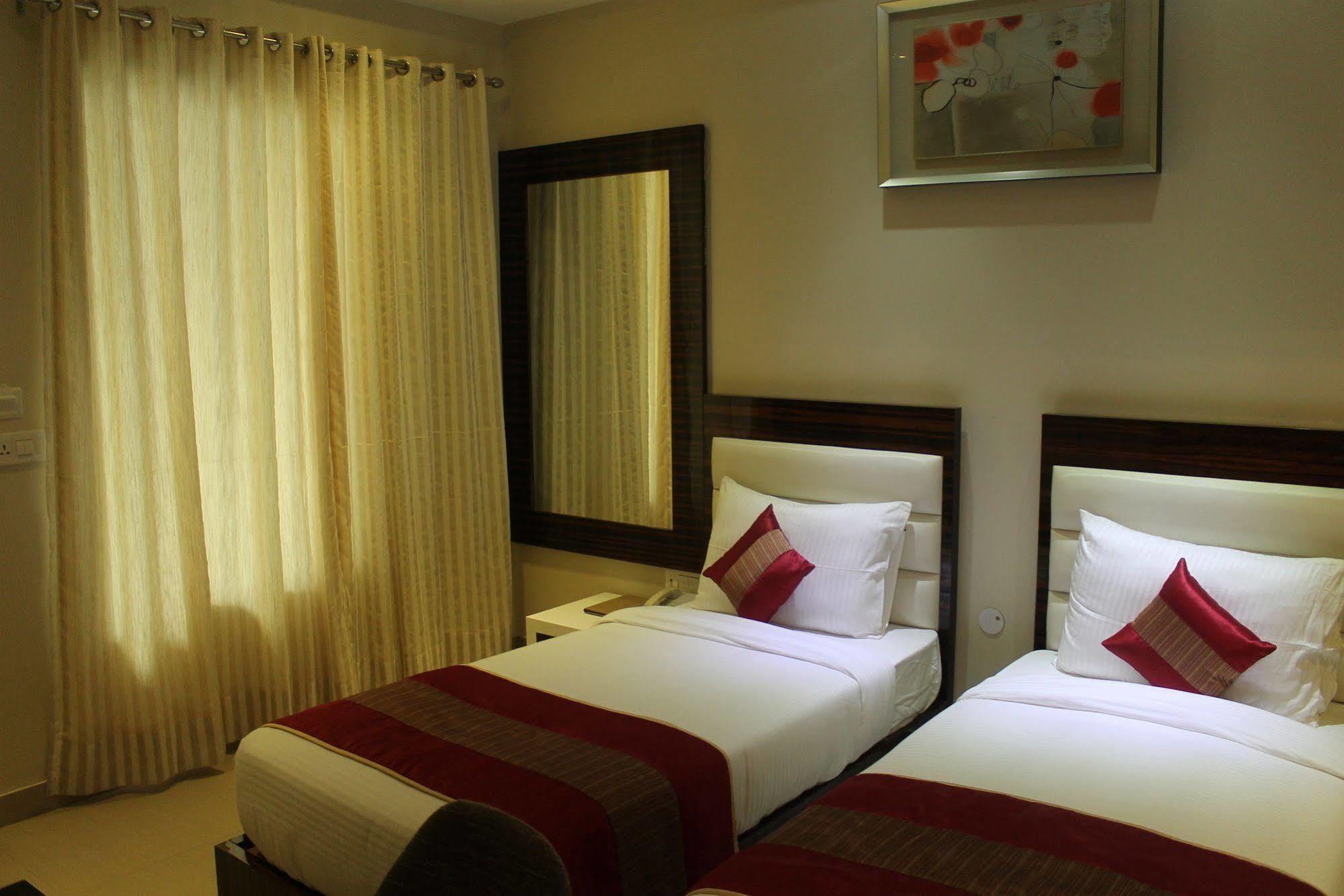 Hotel Gulnar New Delhi Luaran gambar