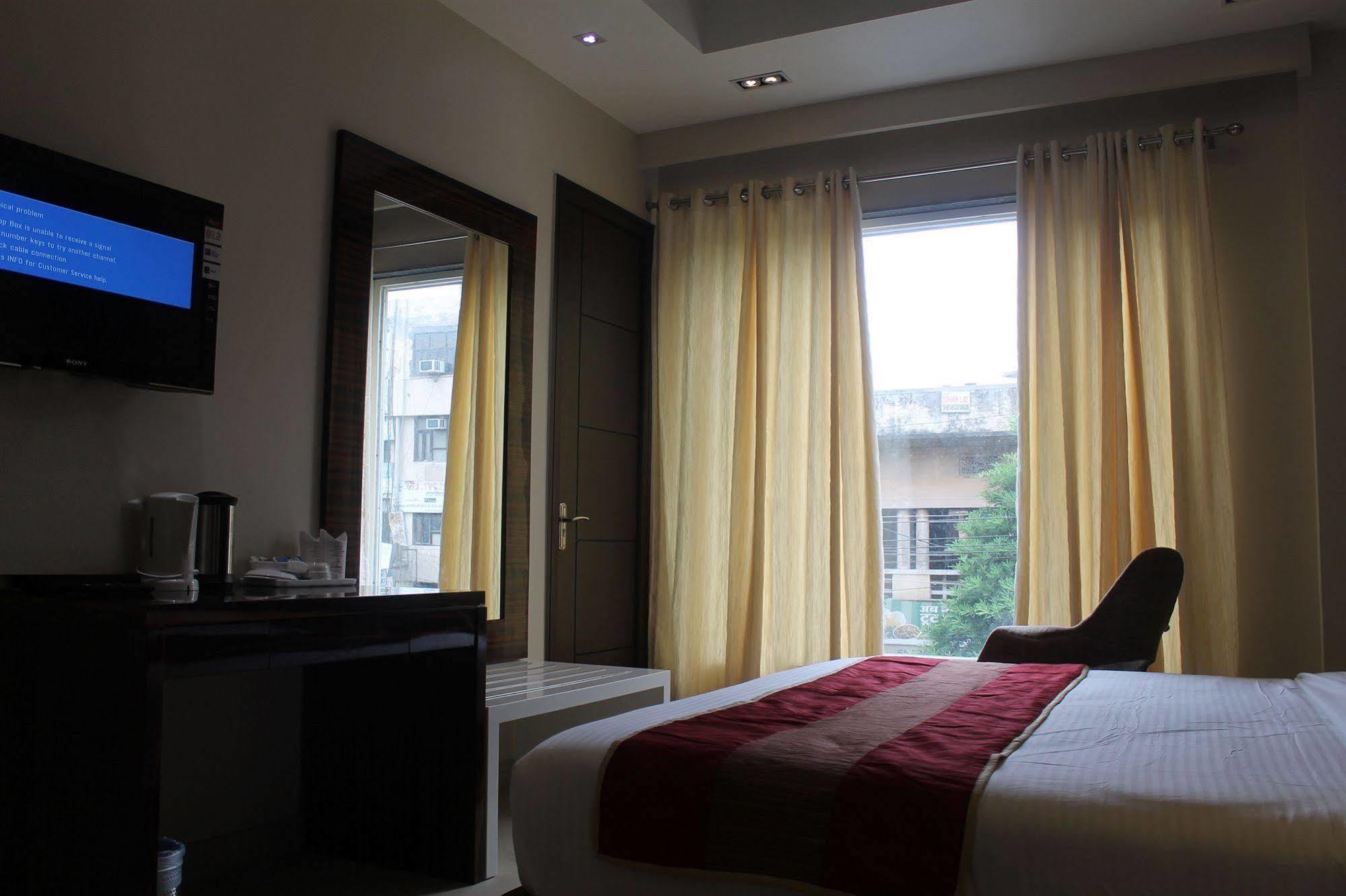 Hotel Gulnar New Delhi Luaran gambar