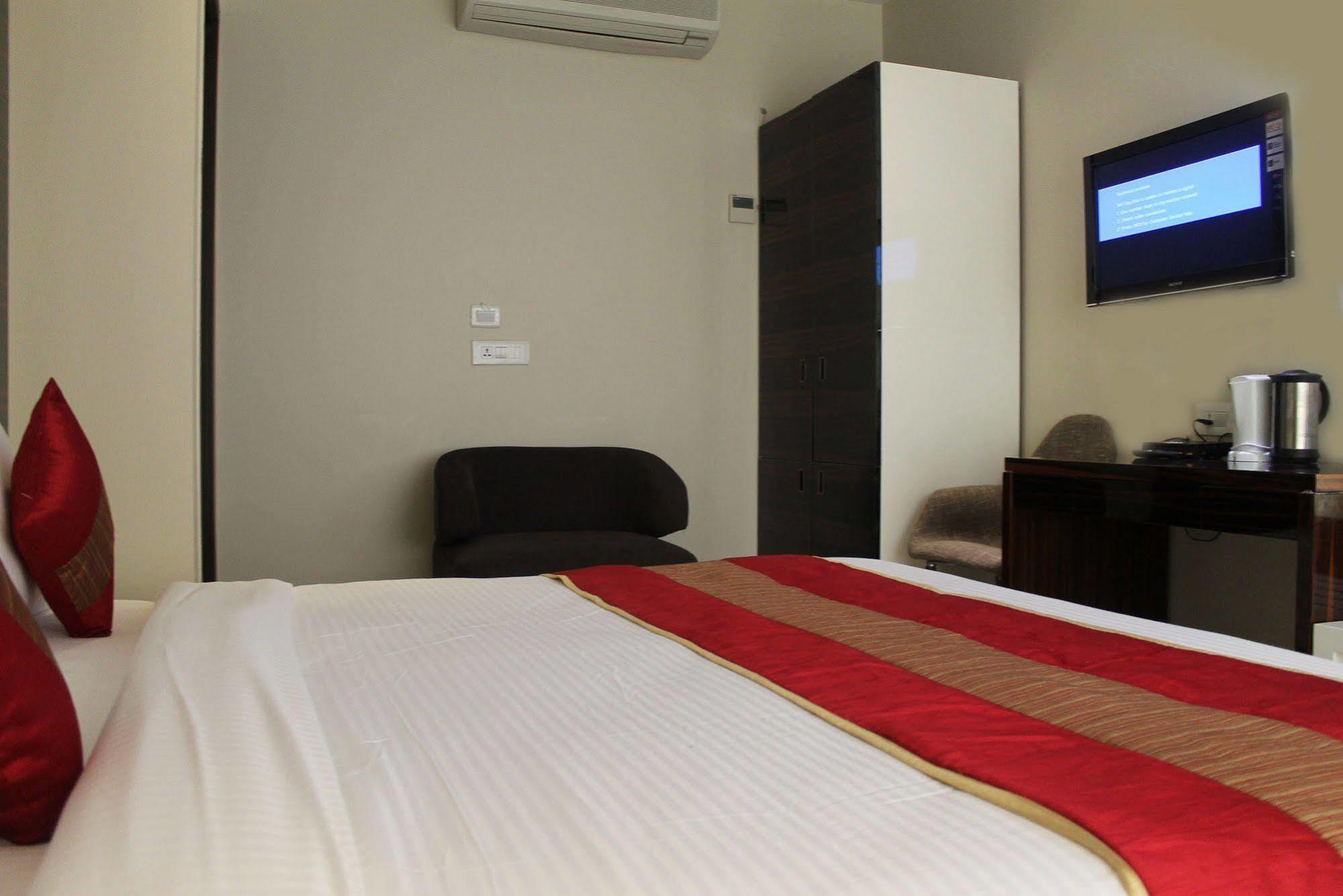 Hotel Gulnar New Delhi Luaran gambar